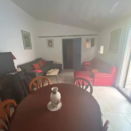Holiday home Maisonnette Independante Magalas